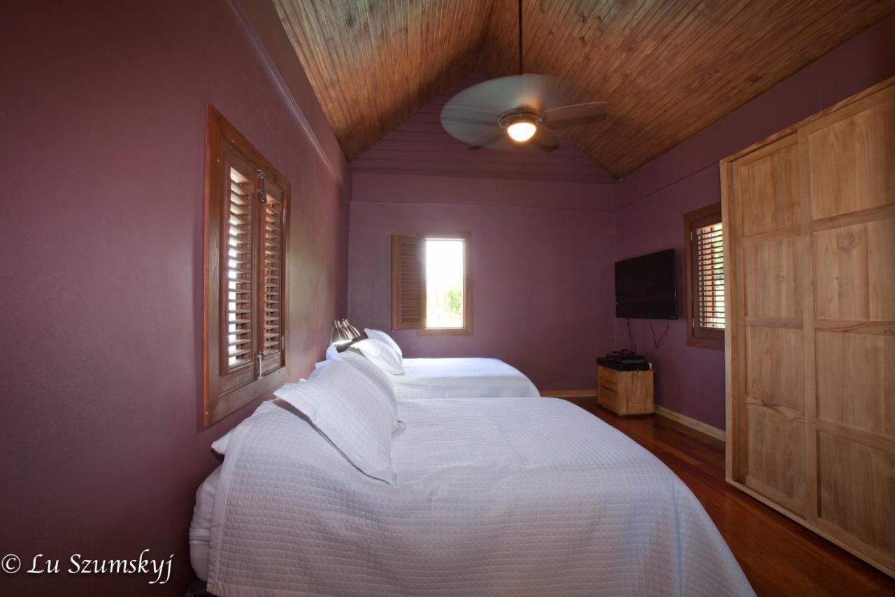 Pagua Bay House - Oceanfront Cabana'S Marigot Kültér fotó